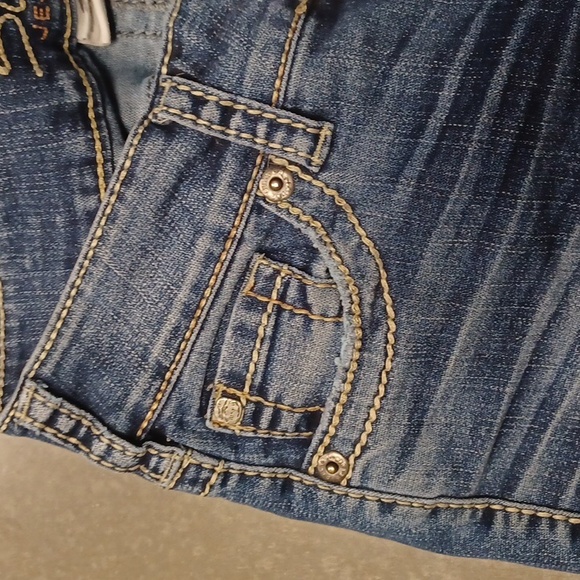 Silver Jeans "Suki" Mid Rise Capri- Sz. 26 - Picture 10 of 15